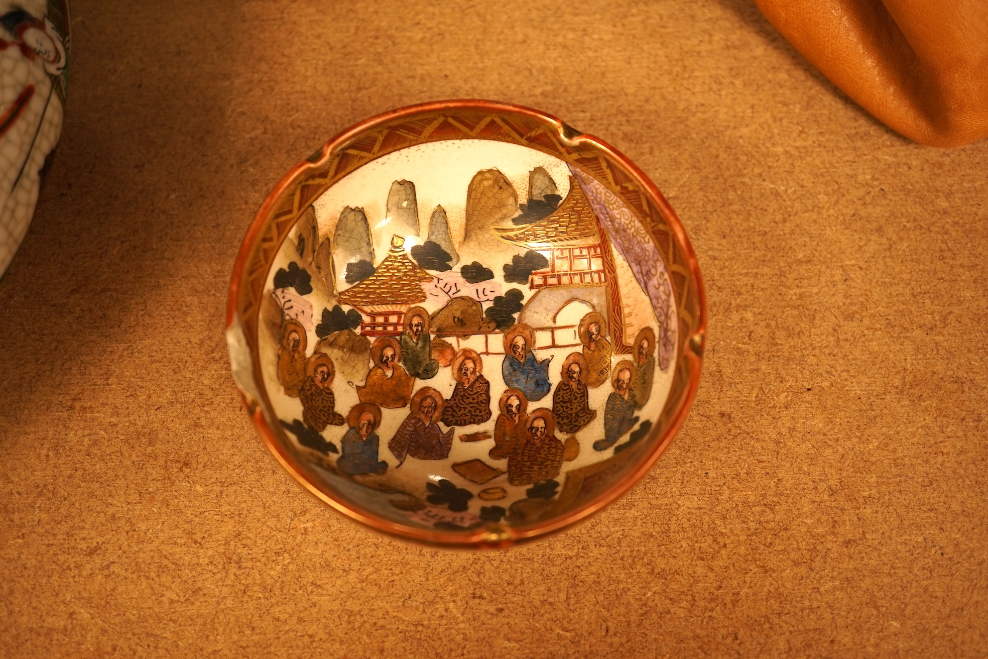 A mixed group of Chinese and Japanese ceramics (6)